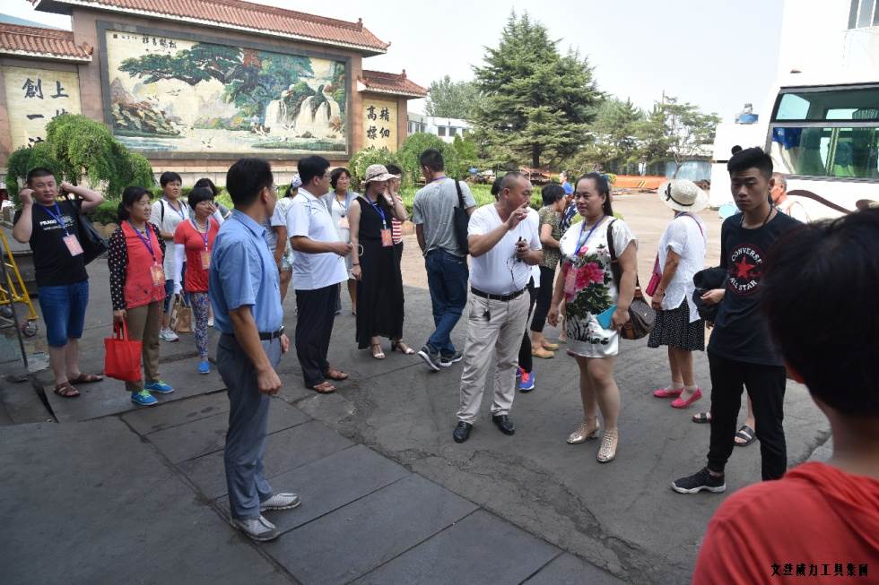 淄博参观_01.jpg 祥鸿物资公司经销商参观威力集团(图1)