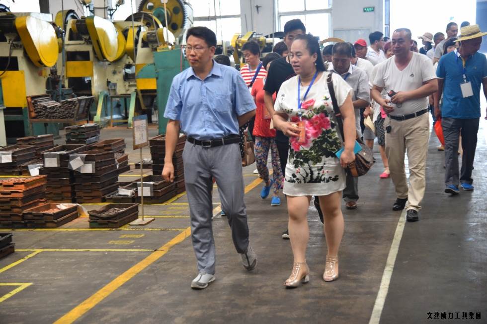 淄博参观_02.jpg 祥鸿物资公司经销商参观威力集团(图2)
