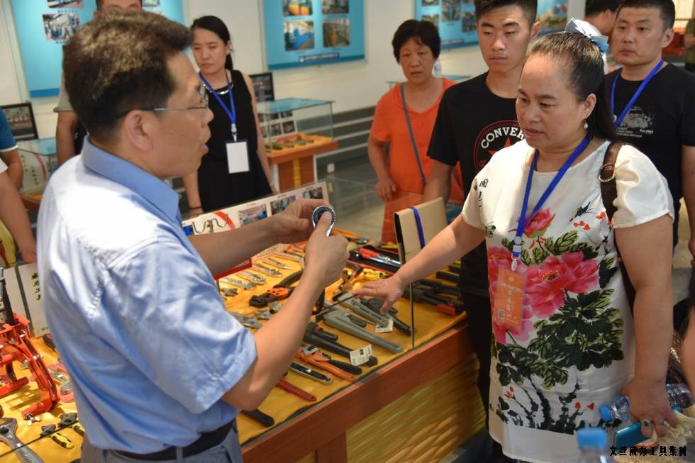 淄博参观_12.jpg 祥鸿物资公司经销商参观威力集团(图11)