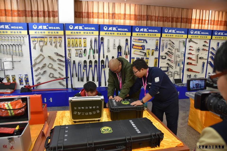 山东网记者采访团_08.JPG “工匠精神 山东制造”全媒体采访团莅临威力工具(图5)