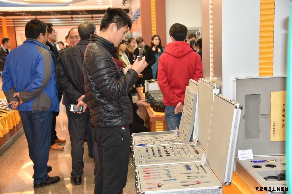 山东网记者采访团_12.JPG “工匠精神 山东制造”全媒体采访团莅临威力工具(图9)