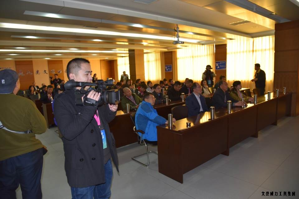 山东网记者采访团_18.JPG “工匠精神 山东制造”全媒体采访团莅临威力工具(图15)