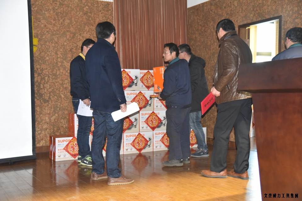 年终总结_27.JPG 文登威力工具集团2016年度总结表彰大会顺利召开(图20)