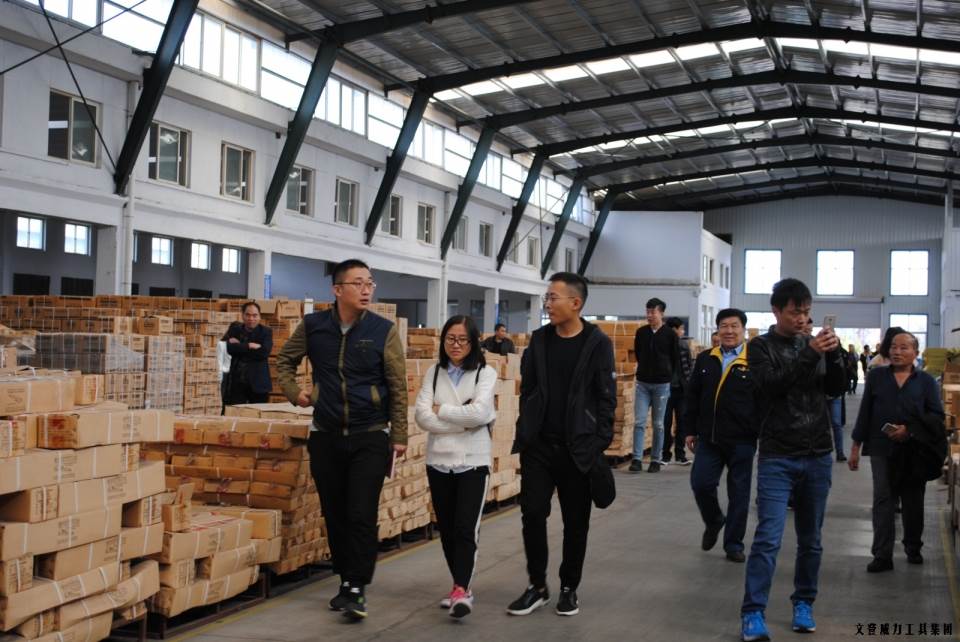 参观仓库_17.JPG “精诚合作,共创辉煌”威力工具第六届全国优秀经销商大会圆满落幕(图27)