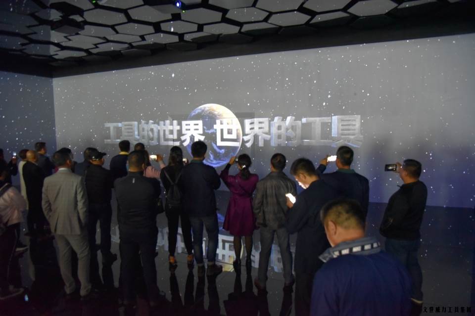 参观新展厅_45.JPG “精诚合作,共创辉煌”威力工具第六届全国优秀经销商大会圆满落幕(图39)