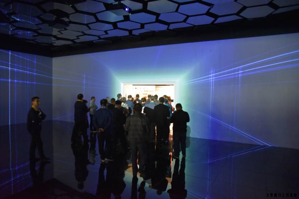 参观新展厅_49.JPG “精诚合作,共创辉煌”威力工具第六届全国优秀经销商大会圆满落幕(图40)